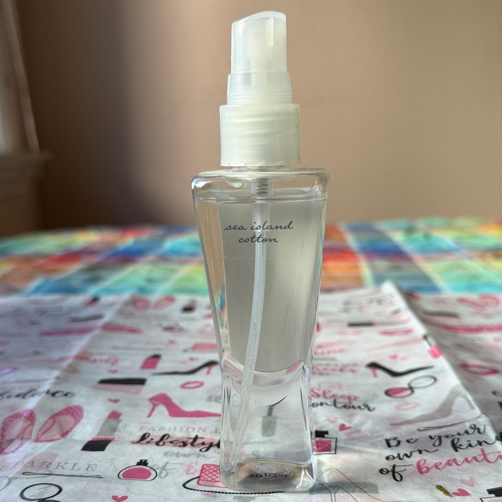Victoria’s Secret Sea Island coconut - Picture 1 of 1